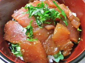 まぐろの漬け丼